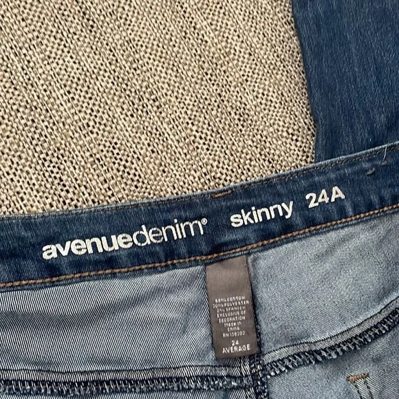 AVENUE RHINESTONE JEANS - Picture 3 of 4